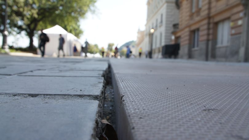 Megint bontják a kétszer átadott Várkertet