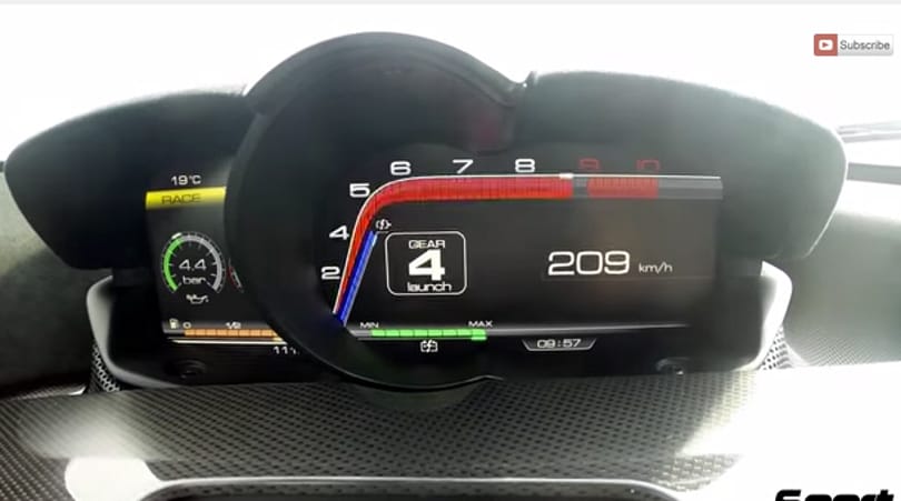 Video: az nem normális, ahogy a 0-200 km/h-t megfutja a LaFerrari és a Porsche 918 Spyder 