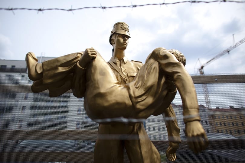 Installációként épült fel az új berlini fal