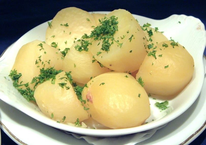 Krumplit adnak nem szavazatért egy Komárom-Esztergom megyei községben?