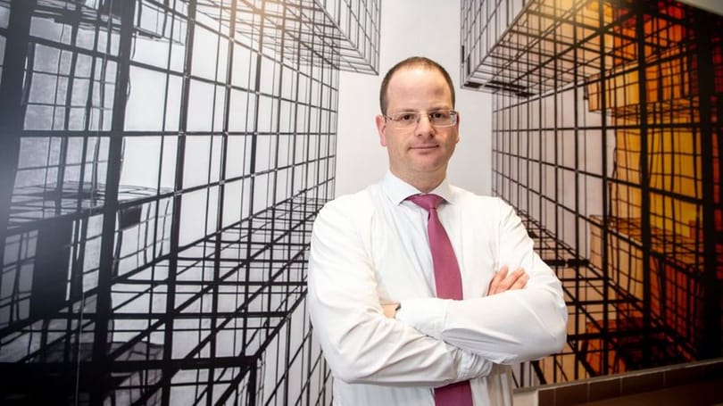 Magyar milliárdosok túlélési technikái: Jellinek Dániel