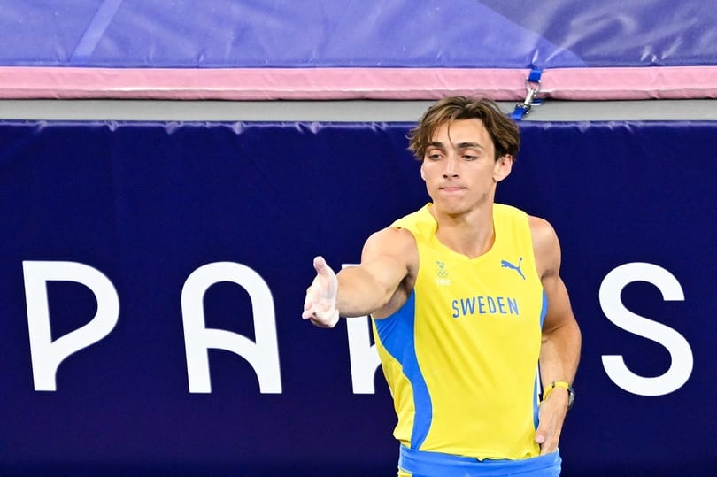 A mémmé vált török sportlövőt megidézve ünnepelt a rúdugrás olimpiai bajnoka - fotó