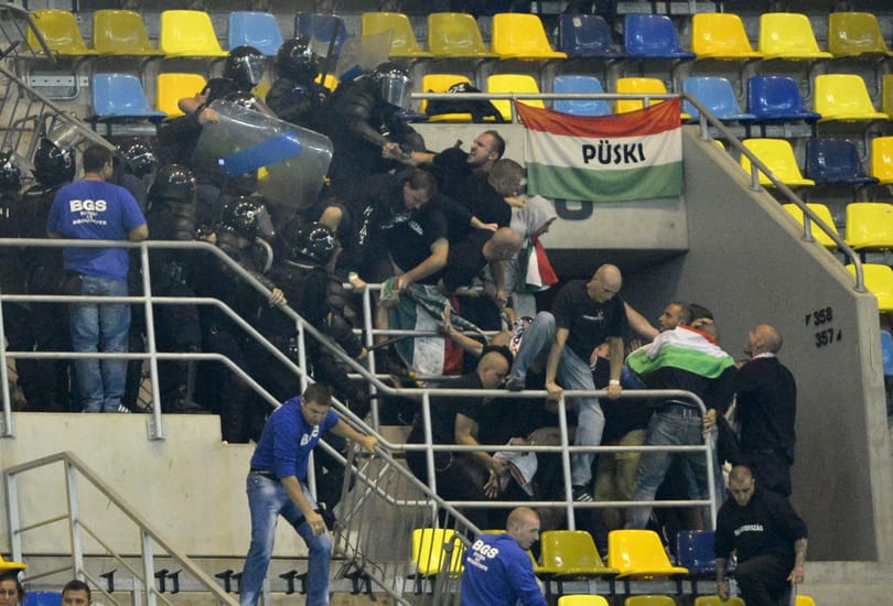 Bár egy magyar se menne Bukarestbe! – kívánja a meccs előtt egy magyar tisztviselő
