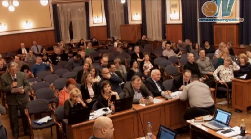 Nem szavazta meg a helyi Fidesz a költségvetést, elmarad az óvónők és az ápolók béremelése is a XV. kerületben