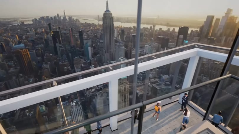 Üveglift repíti a turistákat közel 400 méterrel New York fölé