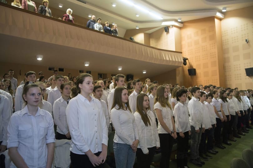 Fel kell-e állni, ha egy rendezvényen elszavalják a Himnuszt? Ön szerint? Szavazzon!