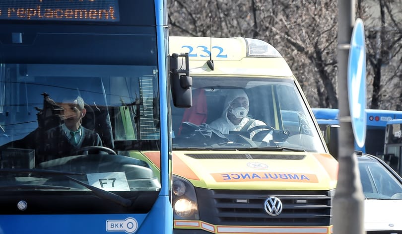 Alig látnak ki a mentők a munkából, de birkózóversenyre még kivezénylik őket biztosítani