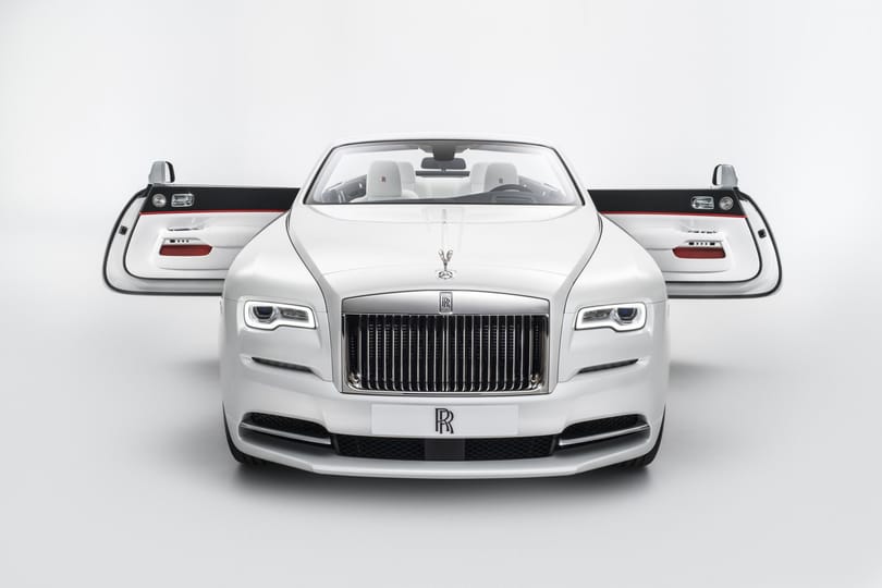 Divat ide vagy oda, ez a Rolls-Royce Dawn letaglózó