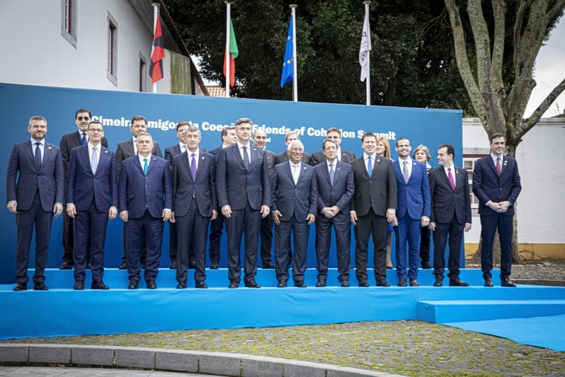 Orbán ismét felvette a híres buggyos nadrágját