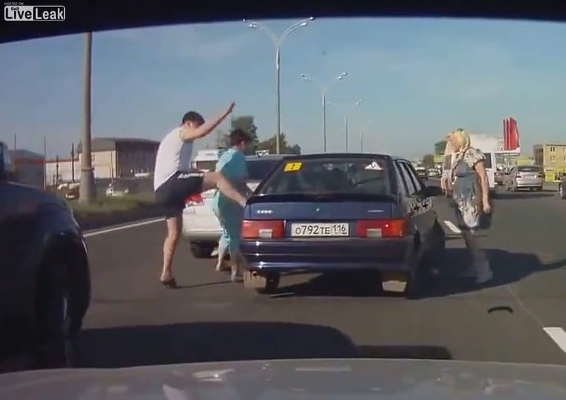 Egy sávváltásból is nagy bunyó lehet az oroszoknál