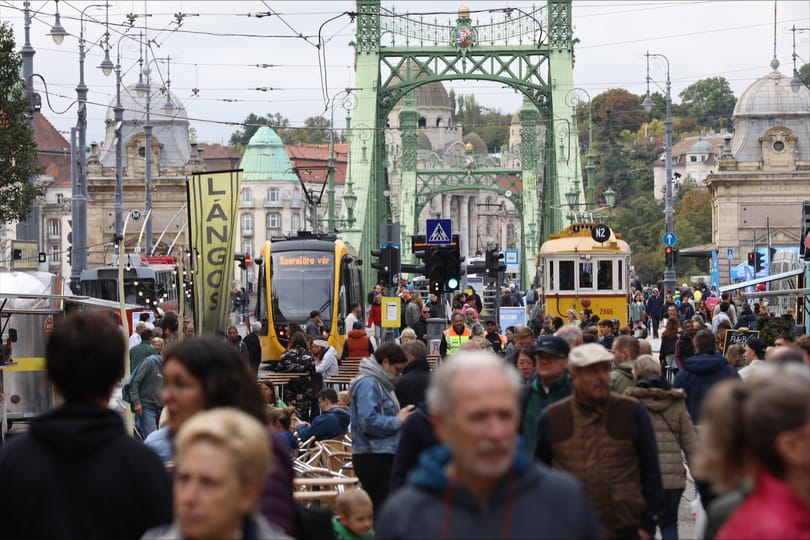 Még az időjárás is kegyes az árvíz miatt elhalasztott autómentes hétvégéhez - képek