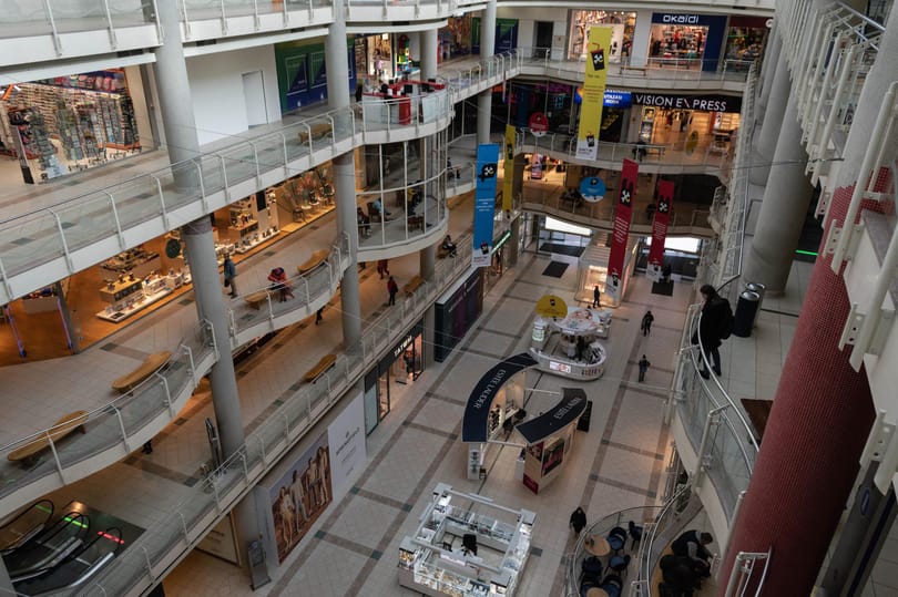 A mélybe vetette magát valaki a Mammutban, nem élte túl a zuhanást