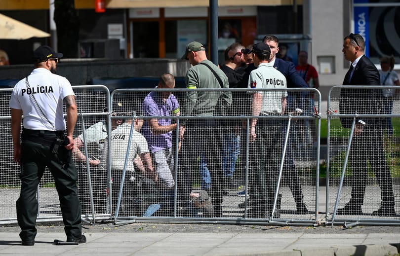 Az én hetem: Krusovszky Dénes a komplett elmebajról ír, ami megint végighullámzott a környékünkön