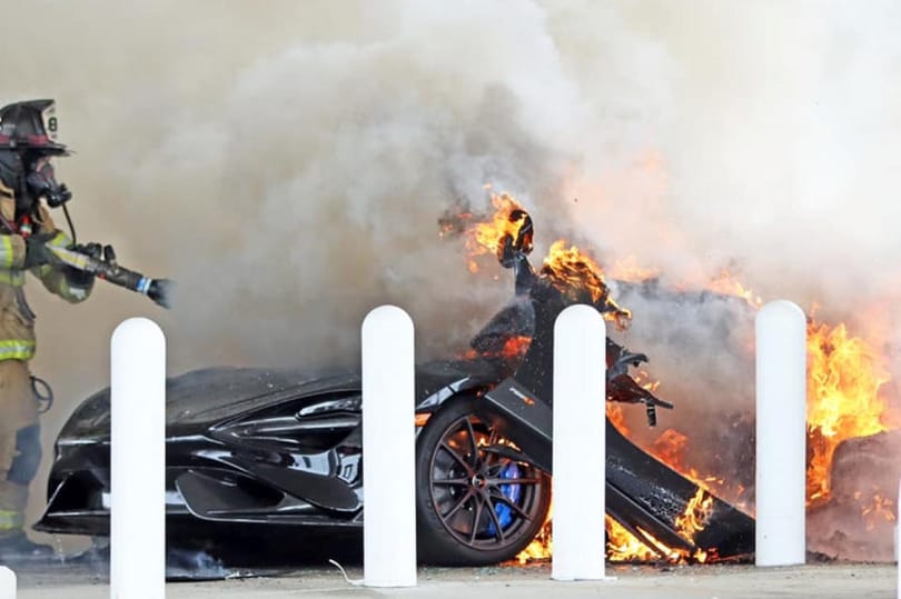 Három nap után porrá égett egy vadonatúj 765 lóerős McLaren