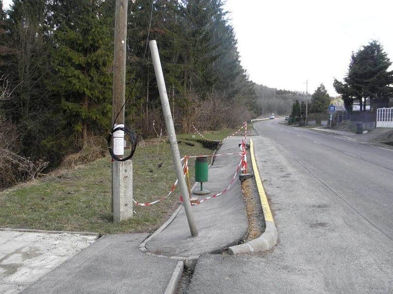 Megcsúszott egy buszmegálló – fotó