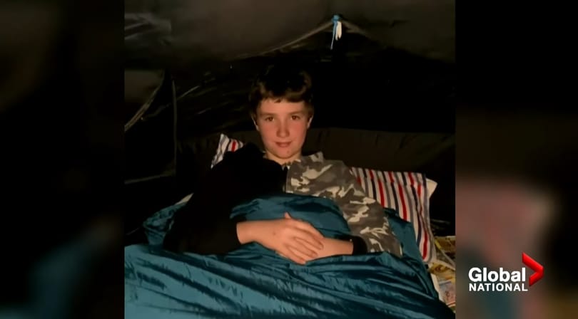 Másfél éve tartó sátorozással gyűjtött 250 millió forintnyi adományt egy brit fiú