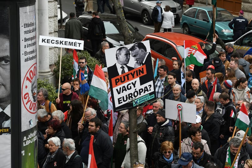 Másra mutogatnak Orbánék, pedig maguk is részt vesznek idegen érdekek európai képviseletében