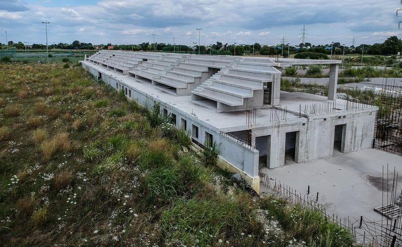 Elárverezik a szigetszentmiklósi stadion-torzót