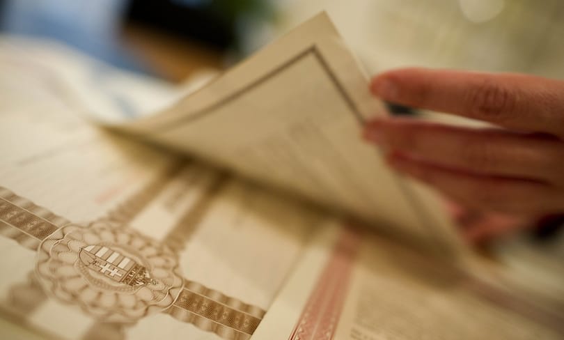 Elkapkodják a szuperkötvényt: már 1500 milliárdnyinál is többet vettek belőle