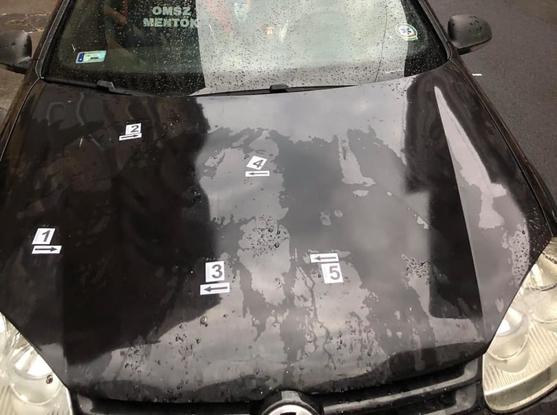 Már el is ítélték a mentők autóit megrongáló külföldieket