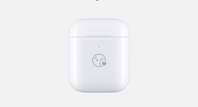 31 emoji ingyenes gravírozása közül választhat az, aki az Apple-től veszi az AirPods fülhallgatót