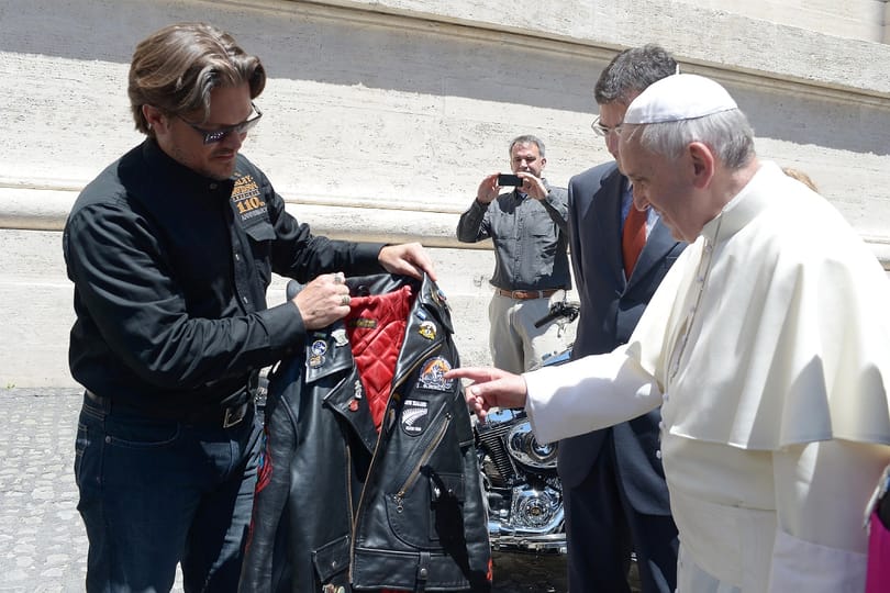 Fotó: Elárverezik a pápa Harley-Davidsonját