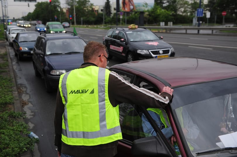 Fotók: reptéri dolgozók tüntetnek a légi közlekedésért