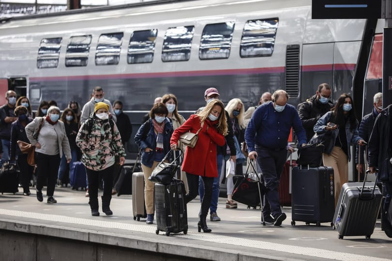 Tesztet és regisztrációt kér a magyaroktól Olaszország, Franciaország nyit