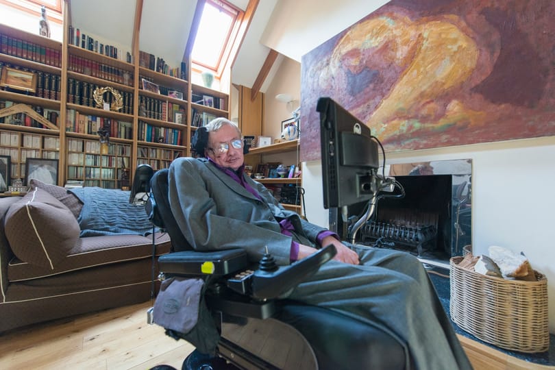6 óra alatt 1 millióan követték be Stephen Hawking új csatornáját