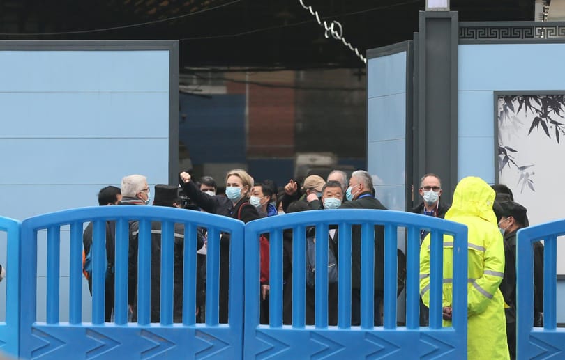 Meglátogatta a piacot a WHO tudóscsoportja, ahol az első koronavírusos eseteket jelentették