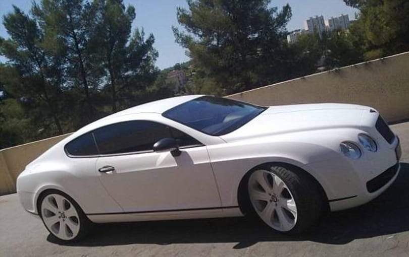 Kígyóbőr borítású Bentley készül Lettországban - fotók