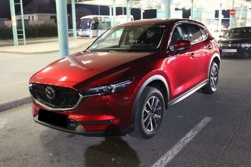 Pár hetes lehet ez a 9 milliós Mazda, amit a határon fogtak