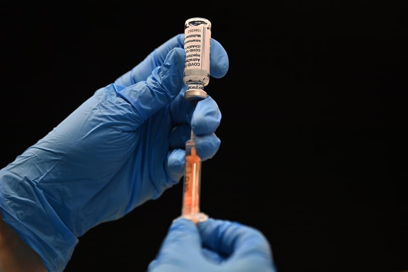Döntött Németország: a 65 évesnél idősebbek is megkaphatják az AstraZeneca-vakcinát