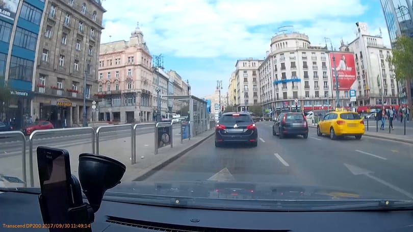 Videó: Ilyen az, amikor a pesti taxison kívül mindenki betartja a szabályokat