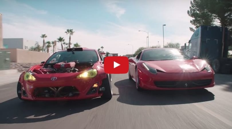 Mint egy rakéta: így megy az aszfalton a Toyotába oltott Ferrari-motor – videó