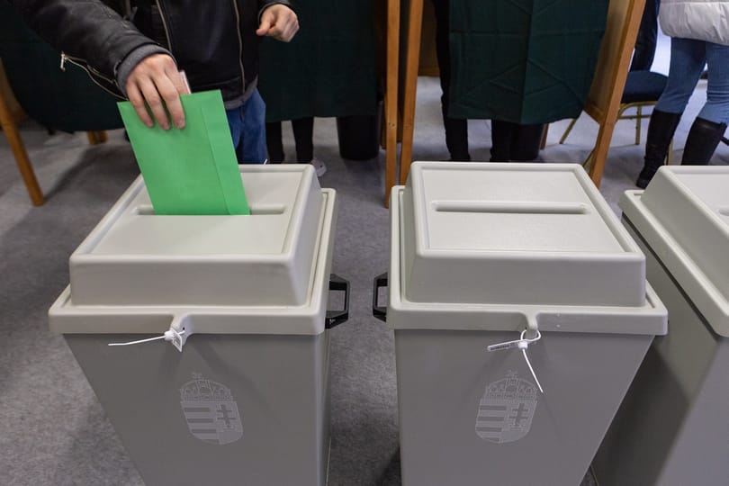 Választási ajánlások hamisításának gyanújával állítanak bíróság elé öt embert