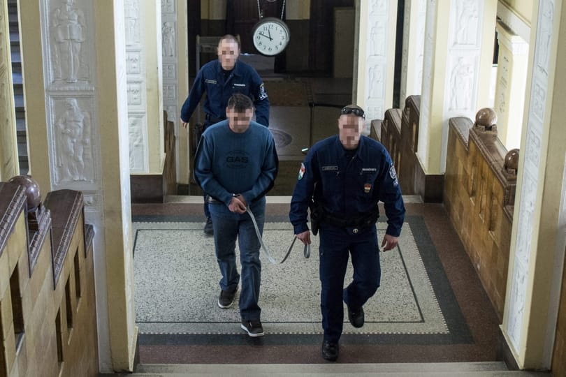 Előzetesbe került a kiskunhalasi ügyészre támadó kalasnyikovos férfi