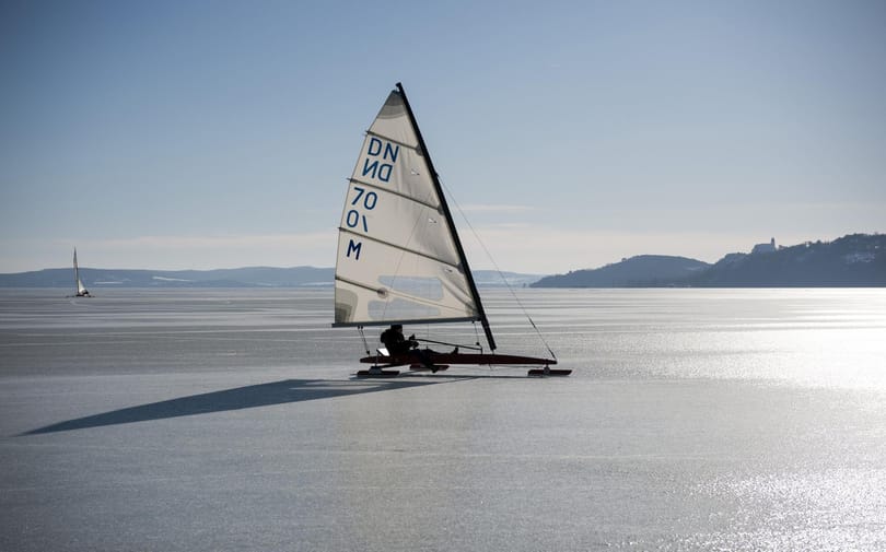 A Balatonra merészkedtek a leglátványosabb téli sport szerelmesei - fotók