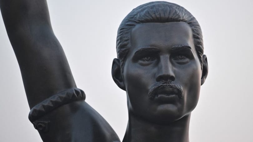 Élete álma volt egy Freddie Mercury-szobor, most összehozta