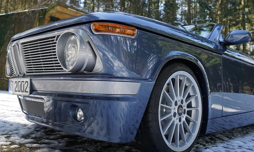 Modern nosztalgia: egy új BMW, ami a 70-es évekbe repít vissza