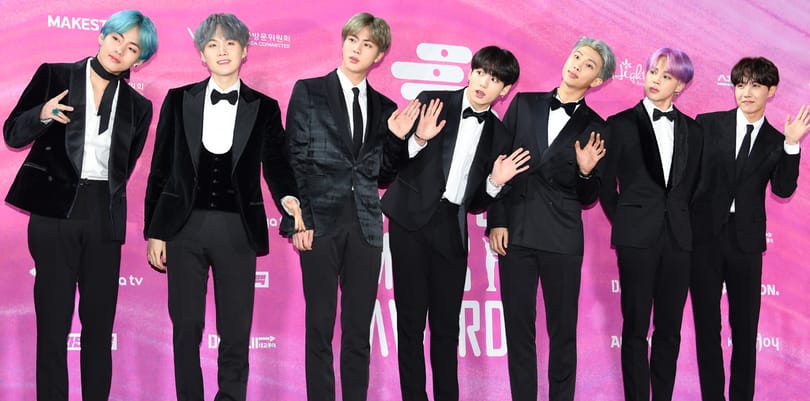 Hiába világsztárok, a katonaságot nem ússzák meg a dél-koreai BTS tagjai sem