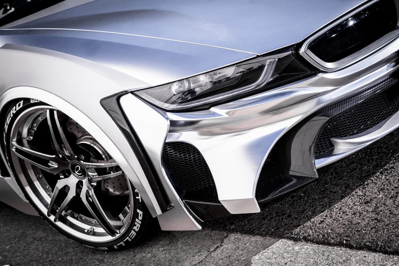 Krómozott űrhajót faragtak a japánok a BMW i8-ból