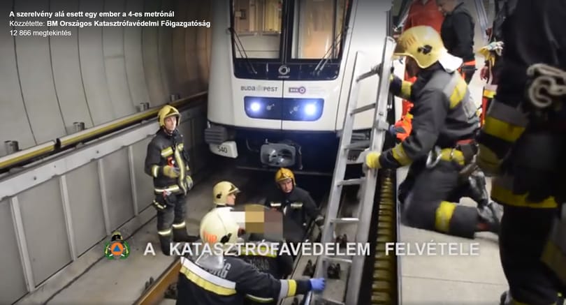 Videót közölt a Katasztrófavédelem a 4-es metró alá esett ember mentéséről