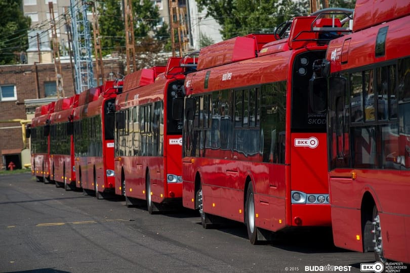 Trolibusz gázolt biciklist a VII. kerületben