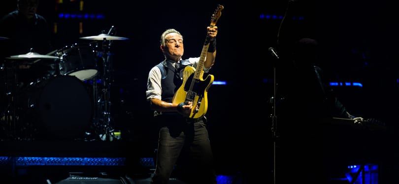 Súlyos fémtárgy zuhant a nézőtérre Bruce Springsteen koncertjén, többen megsérültek