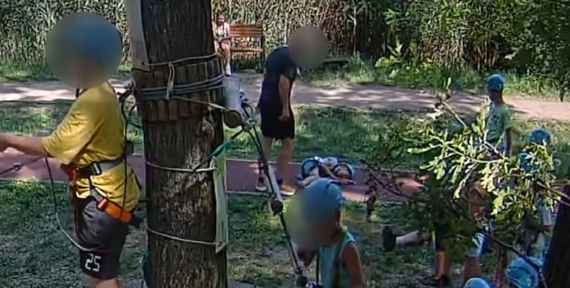 Visszavonta a kisfiút felrúgó edző kitüntetéseit a jászberényi önkormányzat