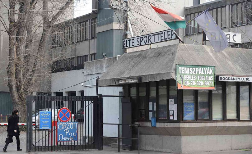 Népszabadság: tetemes összeggel tartozik a BSE