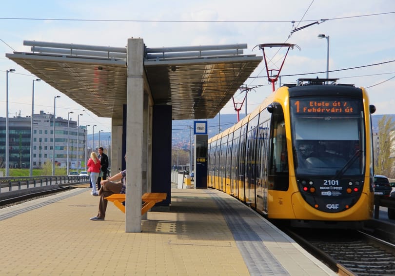 Már jár a fővárosban hosszú CAF-villamos is, de úgy kell elkapni - fotók 