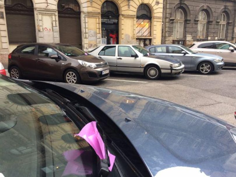 Tárcsás parkolással próbálják megoldani a helyhiányt Hűvösvölgyön