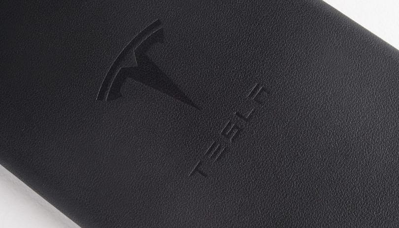 Prémium iPhone-tokok gyártásába fogott a Tesla